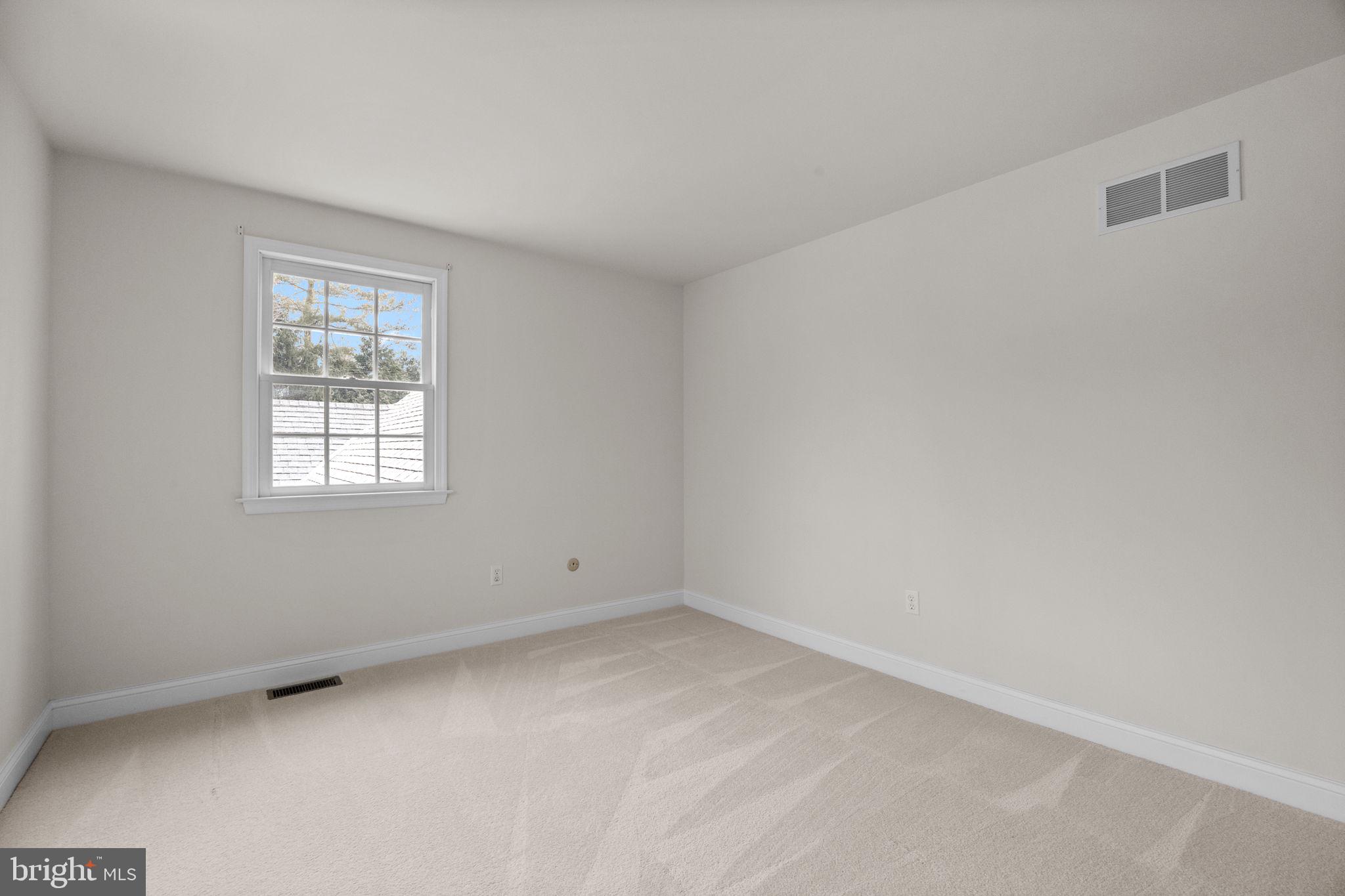 29 Hillside Ln