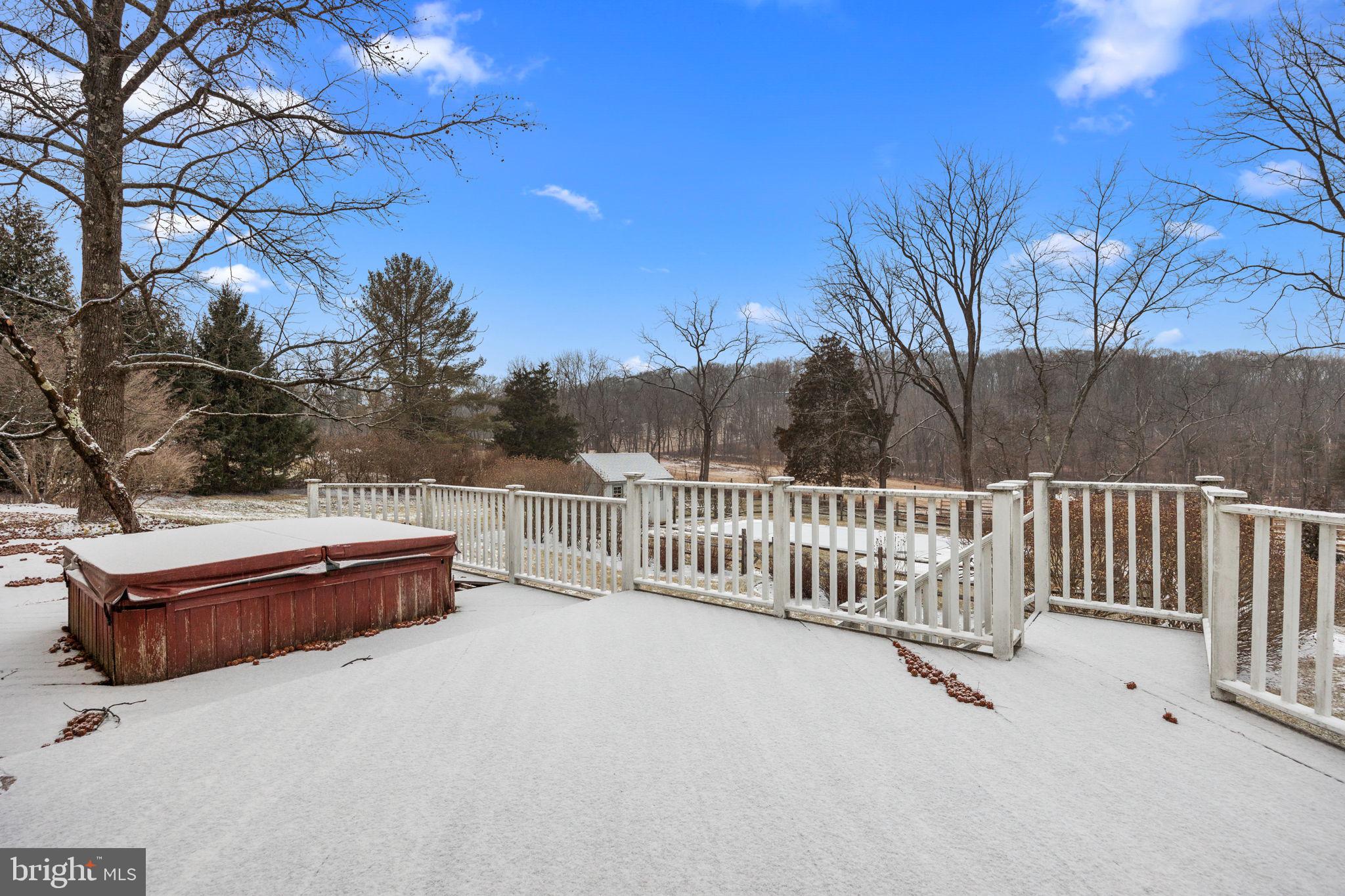 29 Hillside Ln