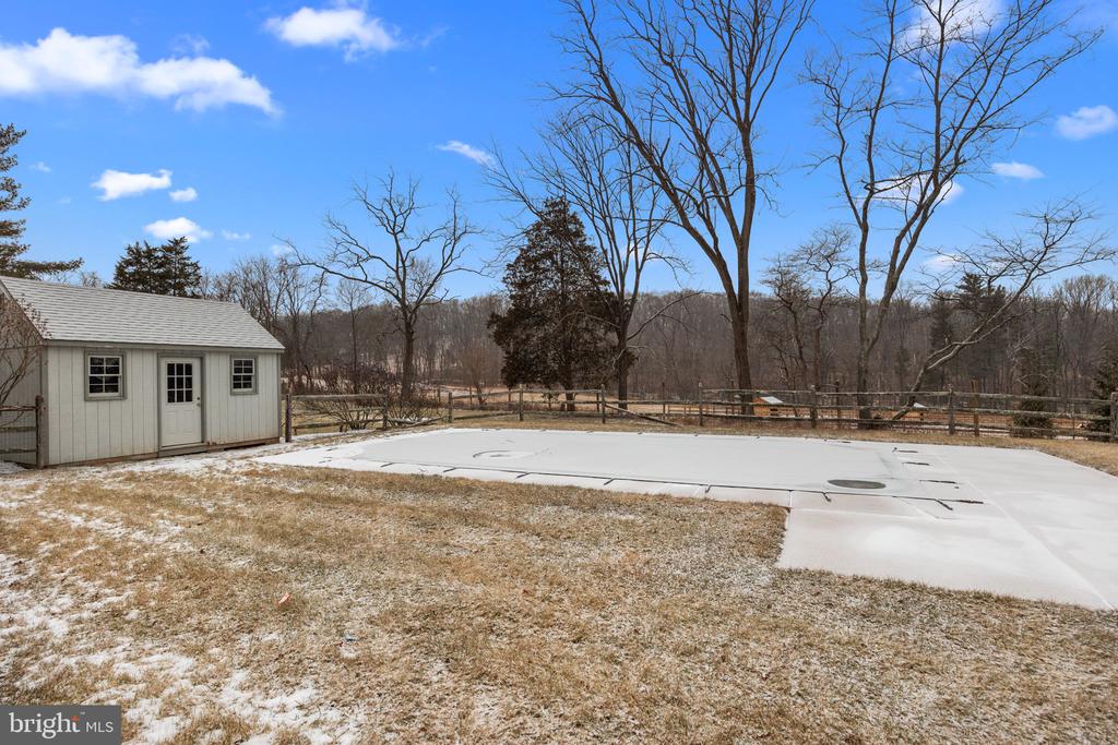 29 Hillside Ln