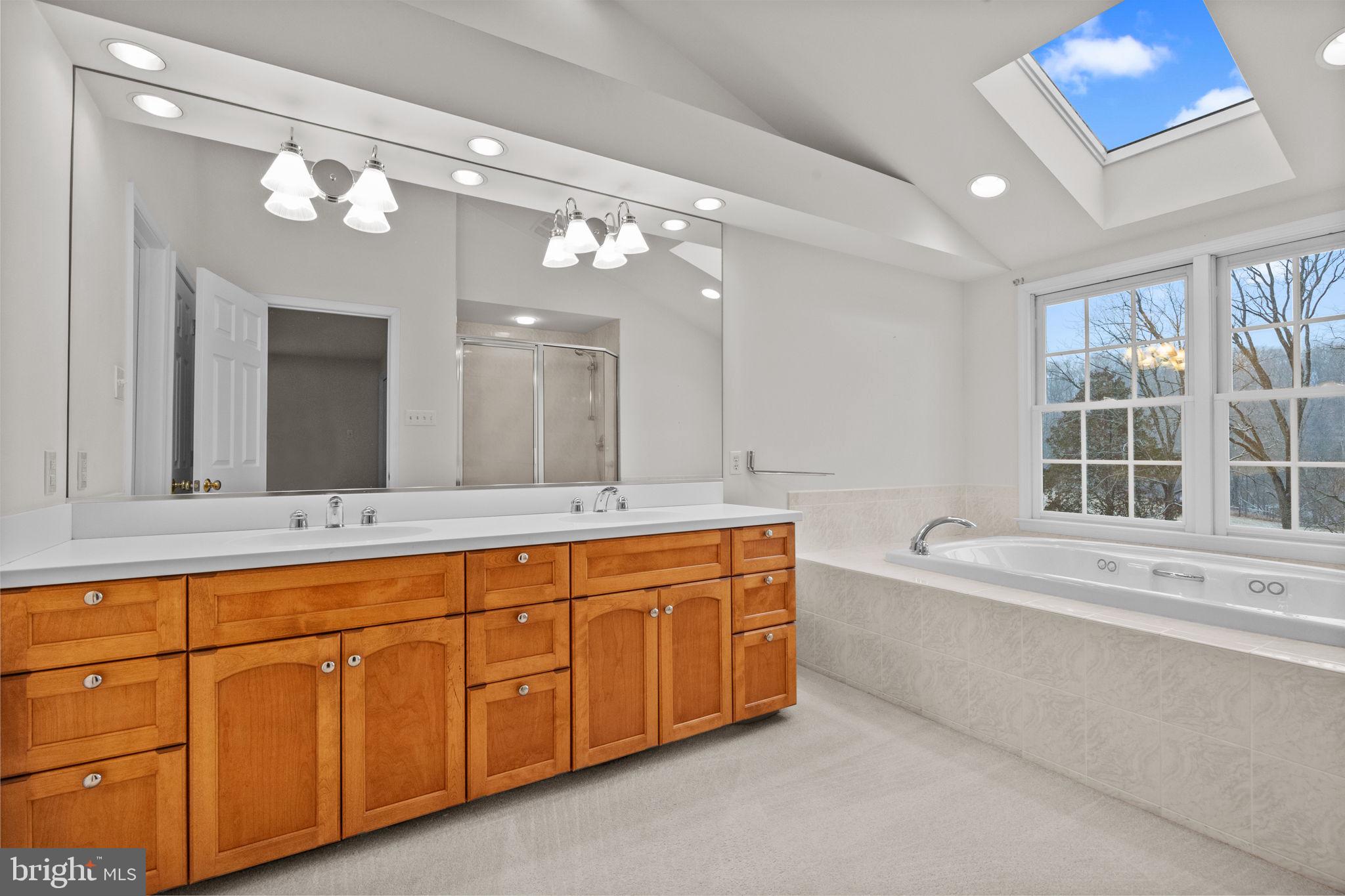 29 Hillside Ln