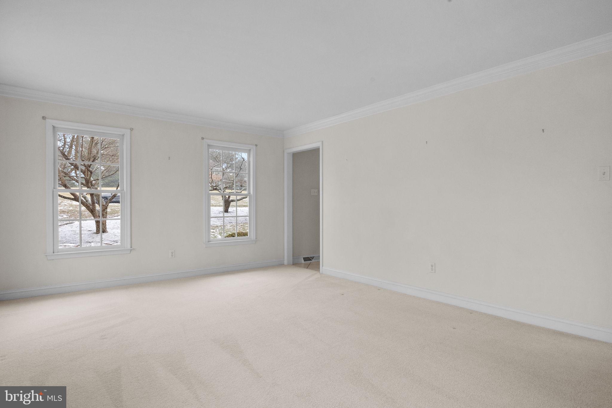 29 Hillside Ln