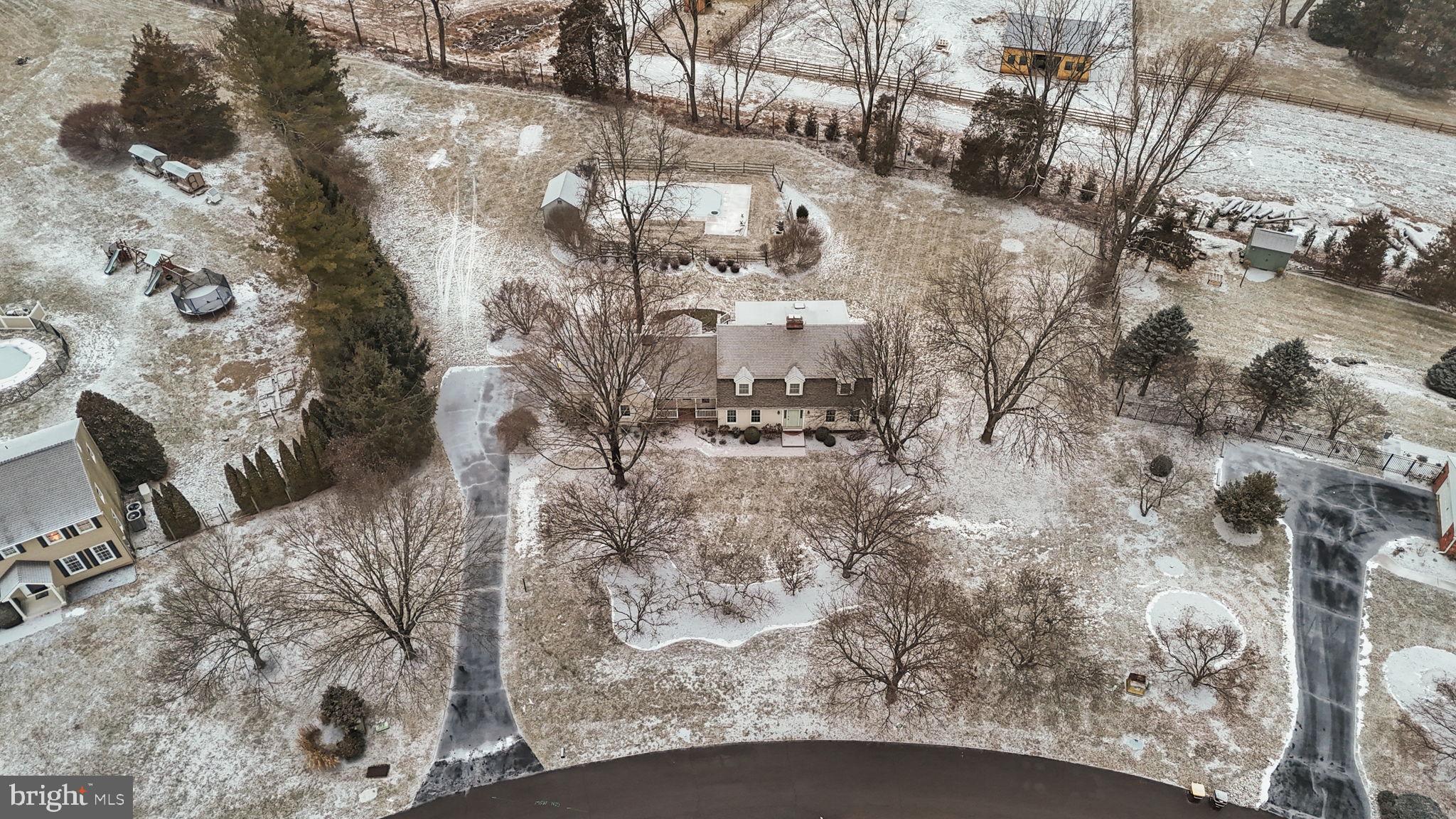 29 Hillside Ln