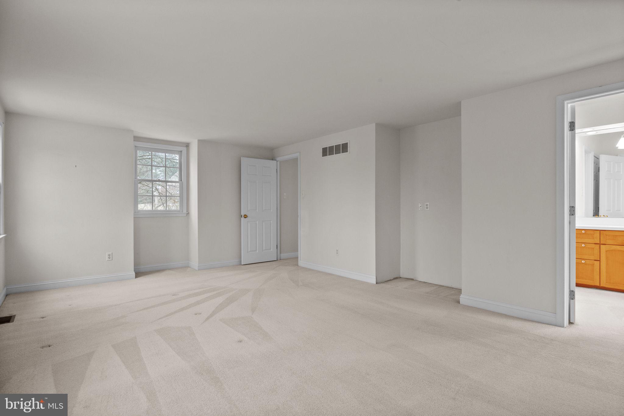 29 Hillside Ln