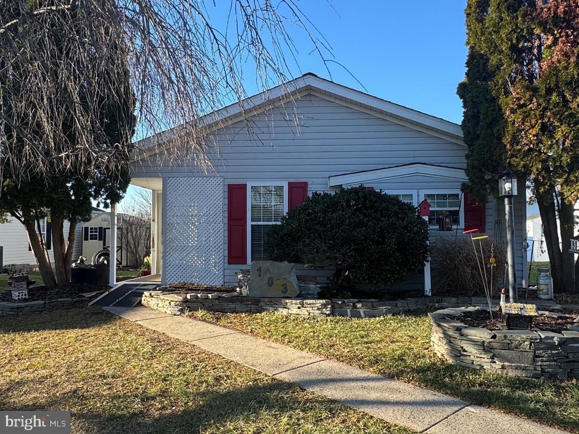 103 Goldenrod Xing E #E