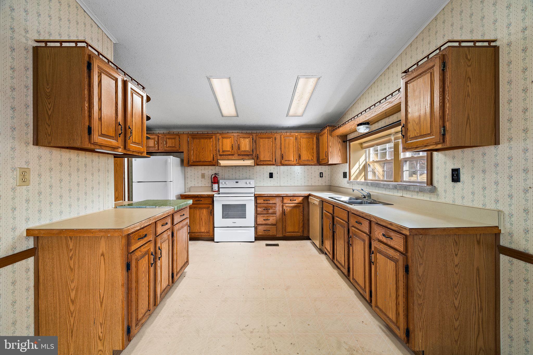 103 Goldenrod Xing E #E