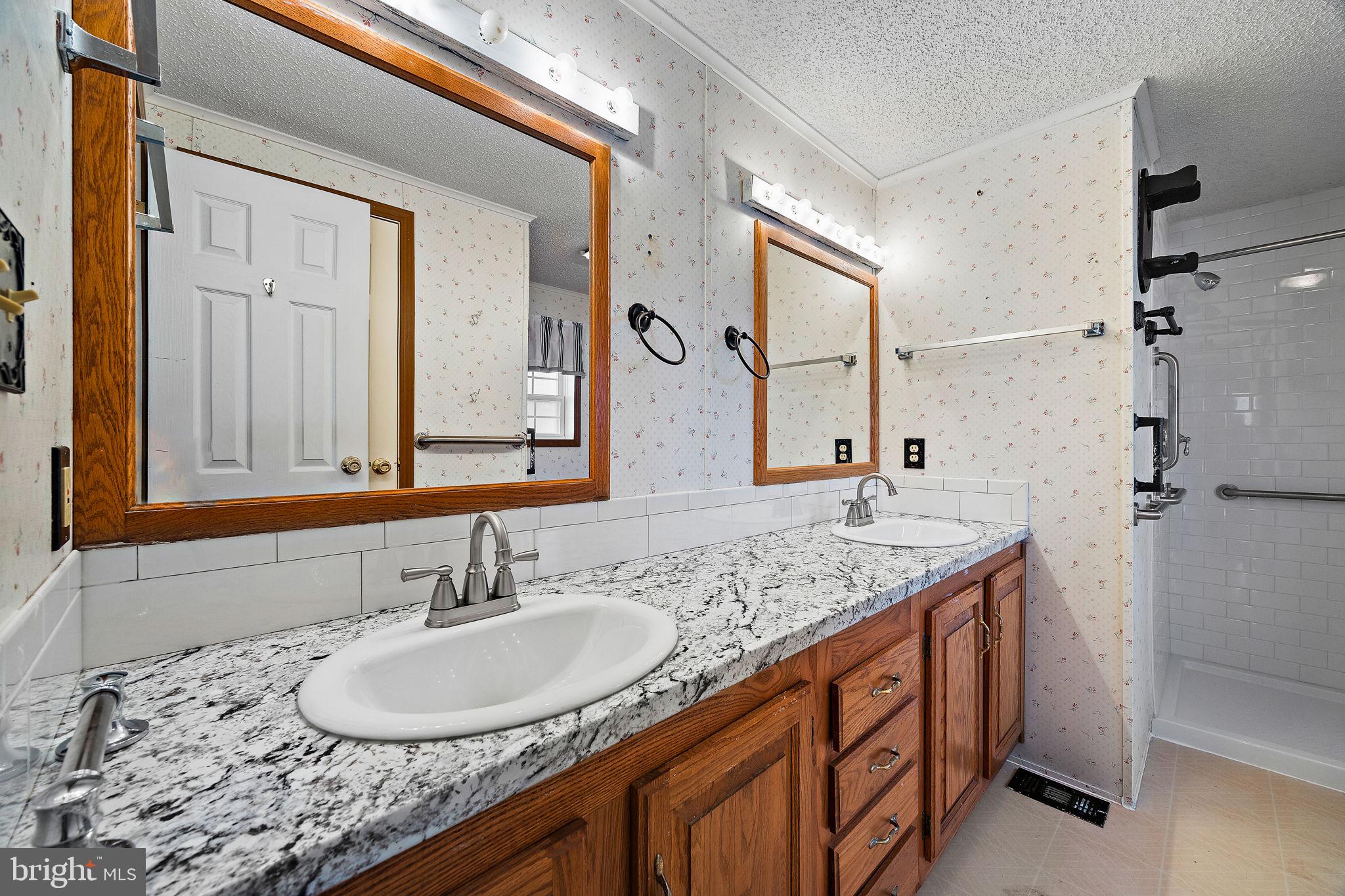 103 Goldenrod Xing E #E