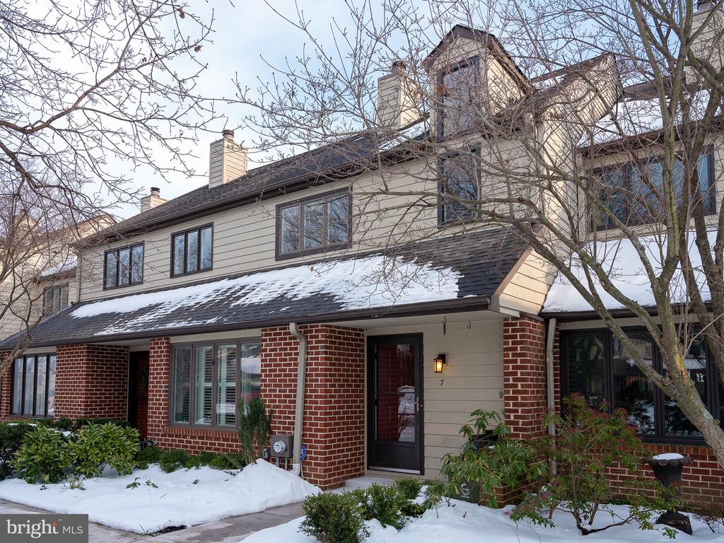 7 INGHAM WAY
