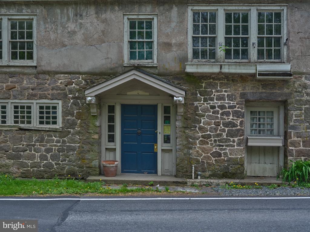 2590 River Rd
