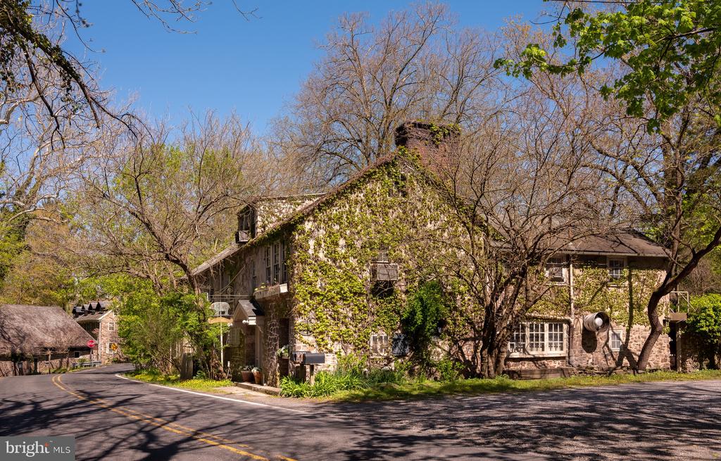 2590 River Rd