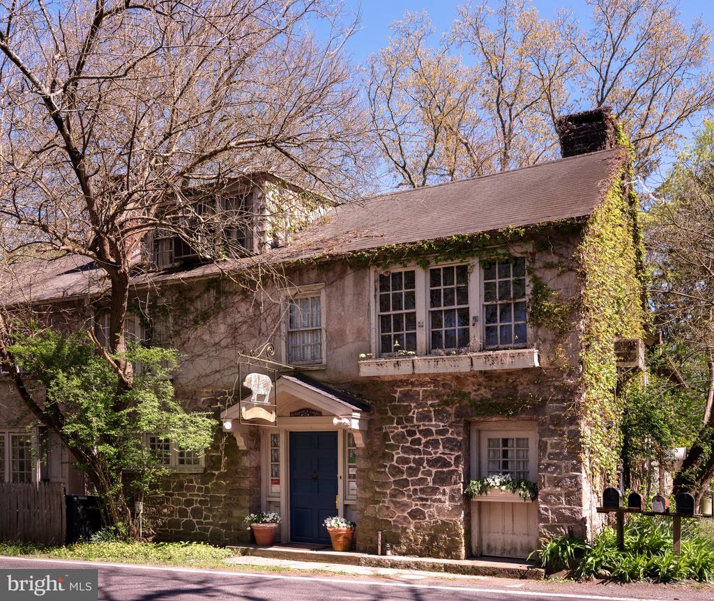 2590 River Rd