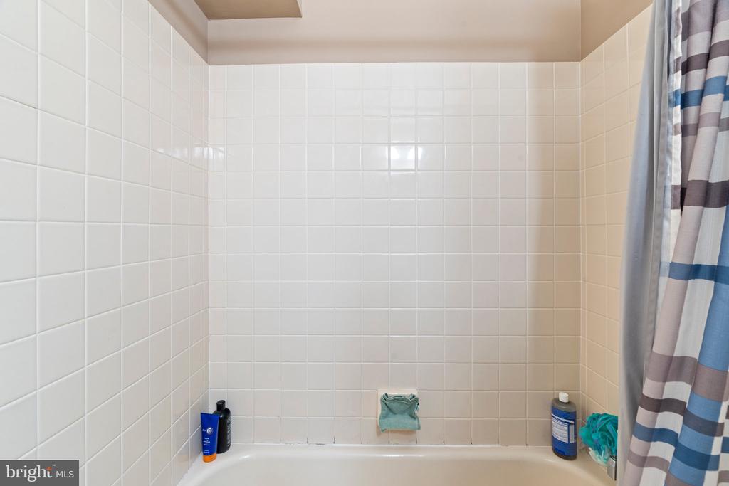 1206 BARRY COURT