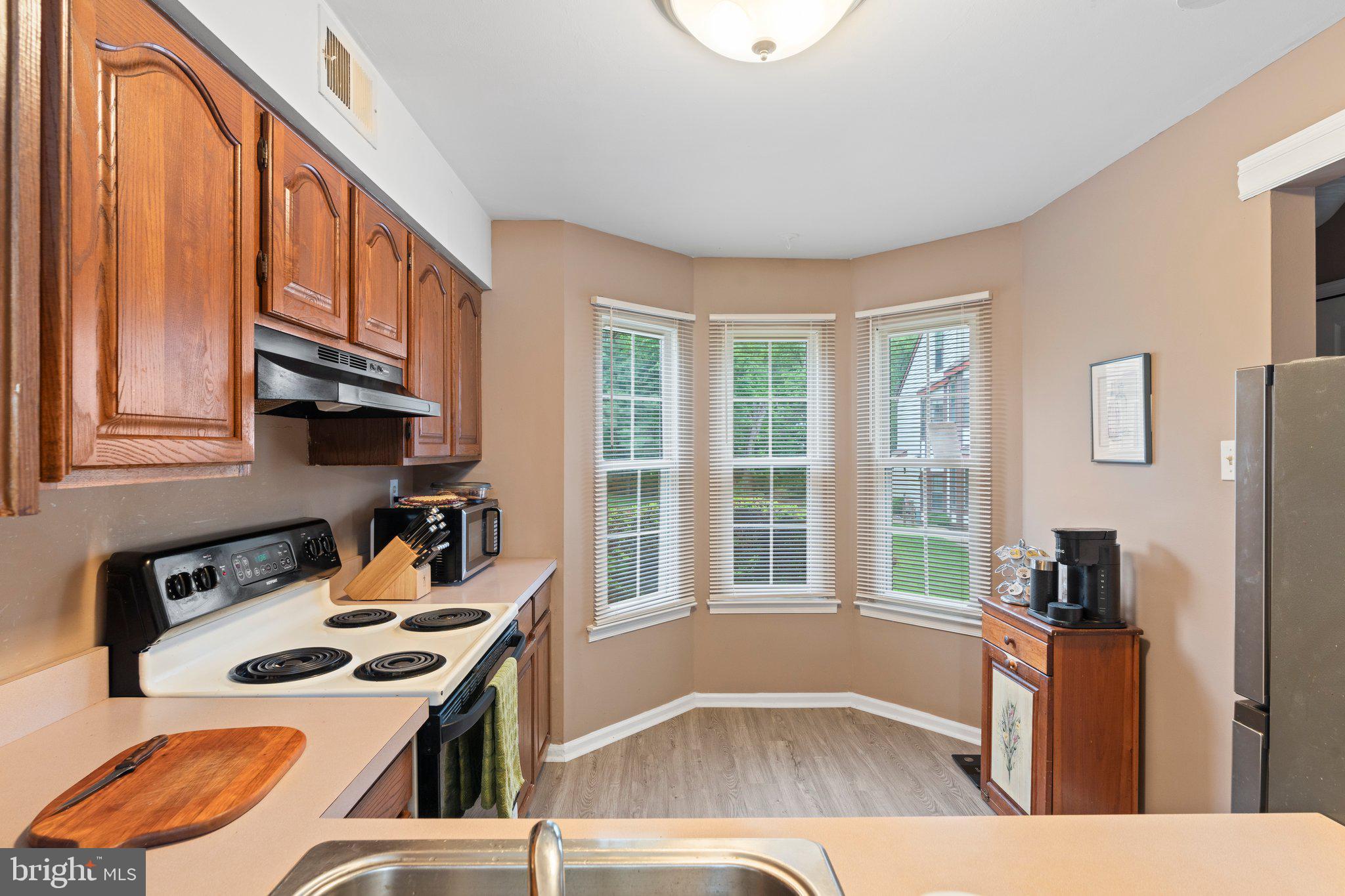 1206 BARRY COURT
