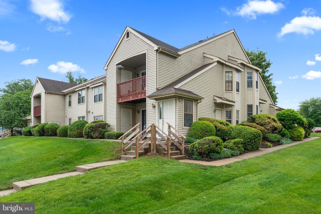 1206 BARRY COURT