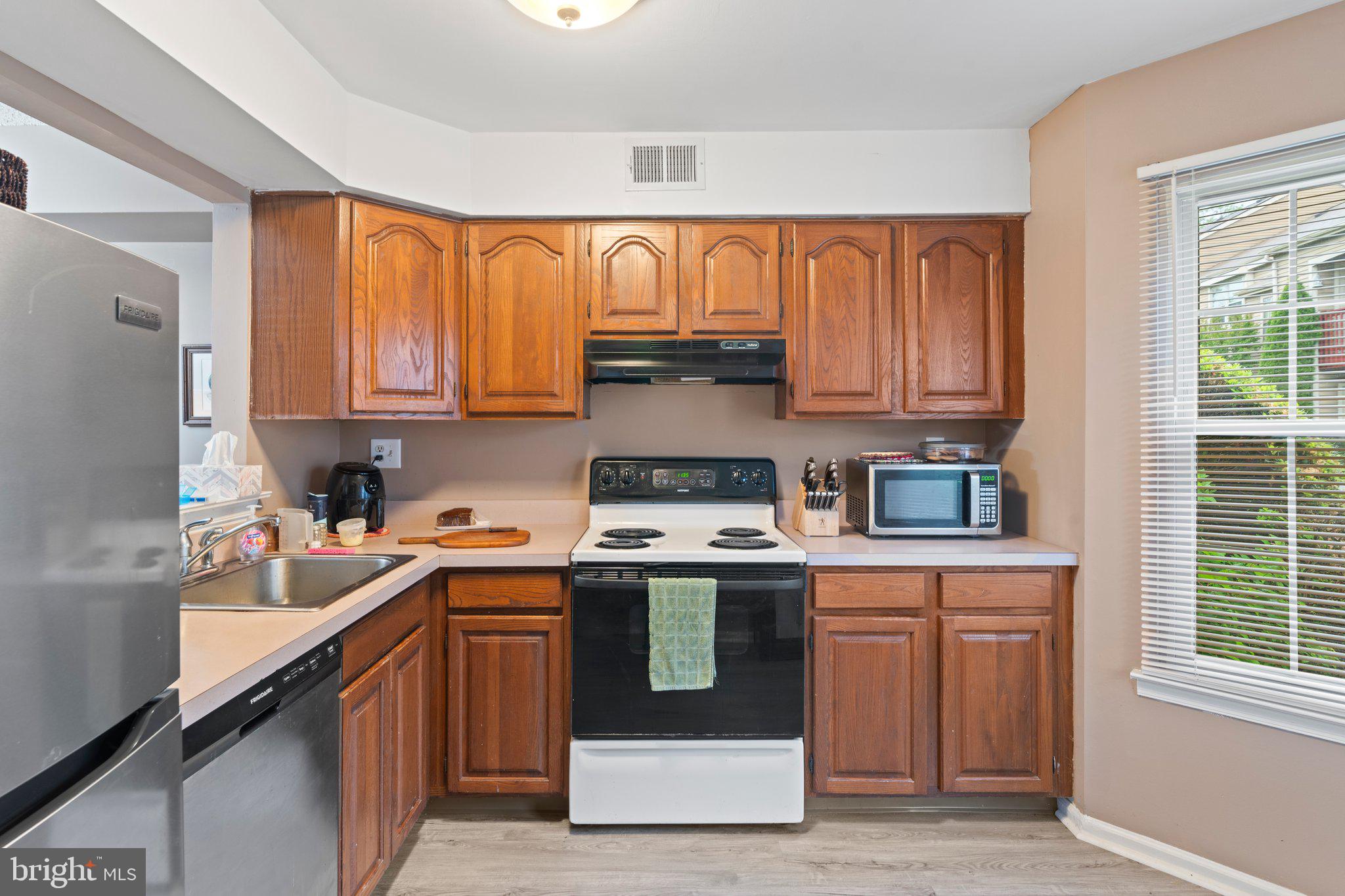1206 BARRY COURT