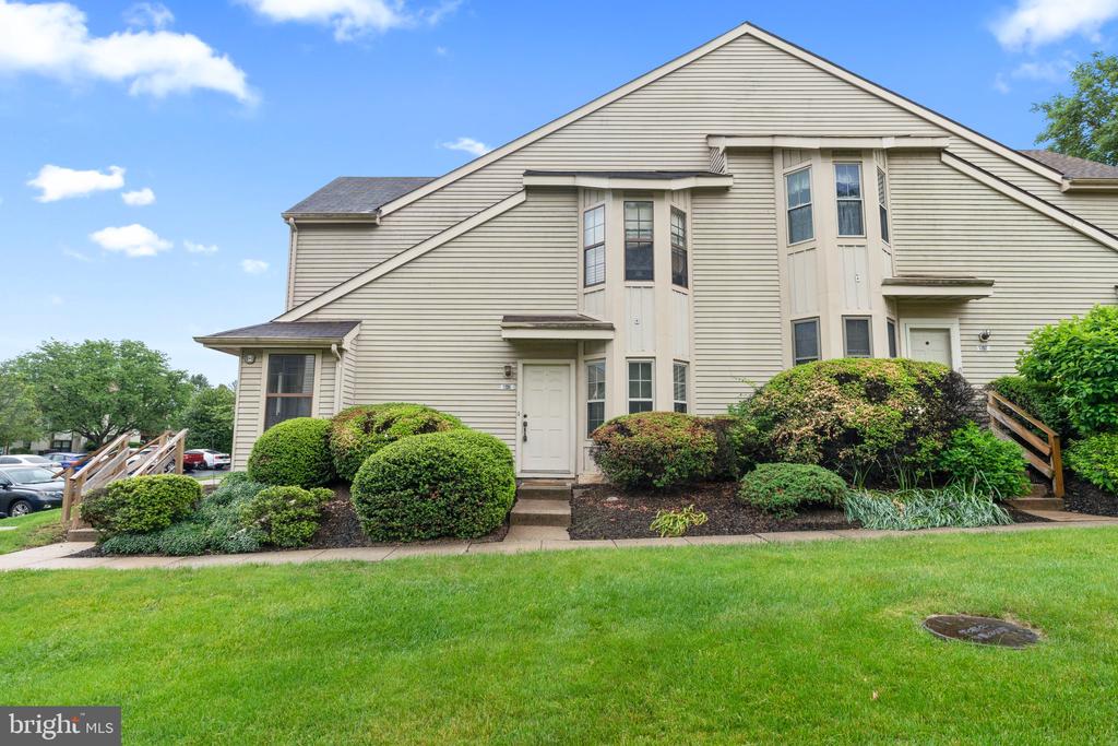 1206 BARRY COURT