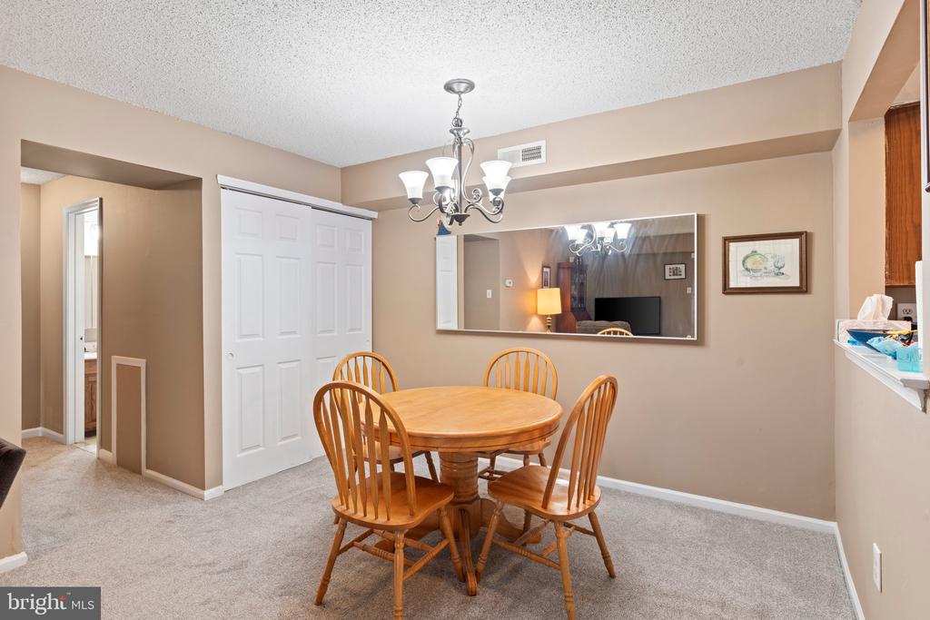 1206 BARRY COURT