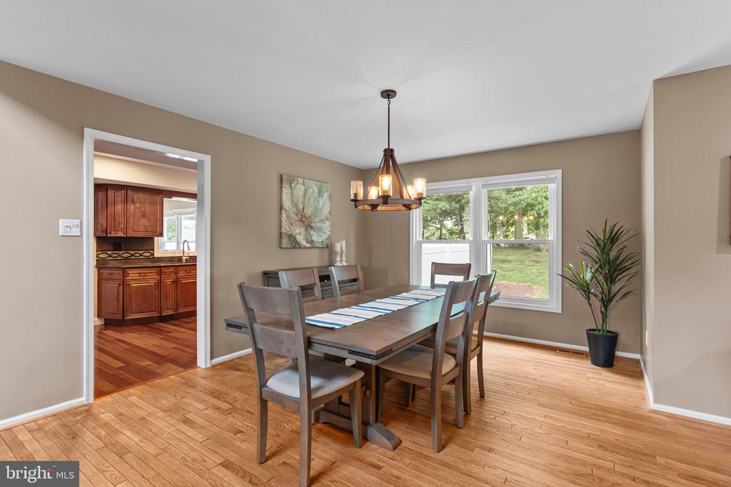 44 W Windrose Dr