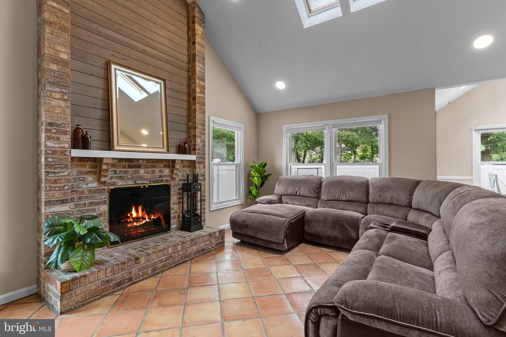 44 W Windrose Dr