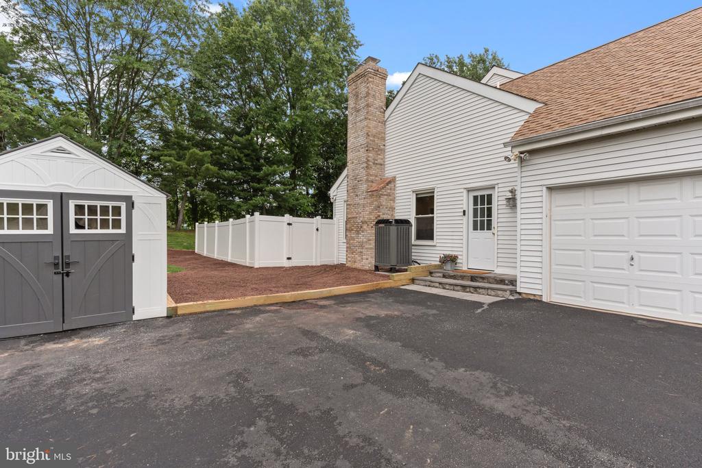 44 W Windrose Dr