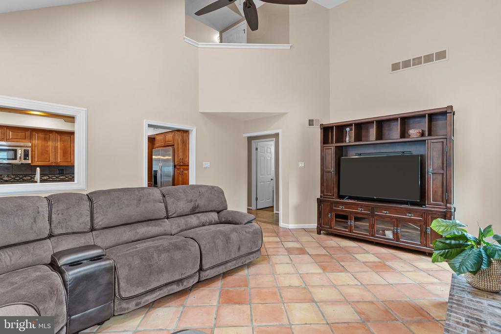 44 W Windrose Dr