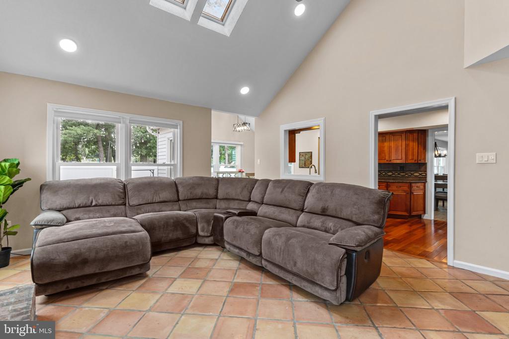 44 W Windrose Dr