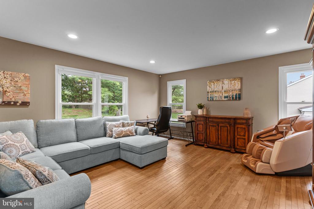 44 W Windrose Dr