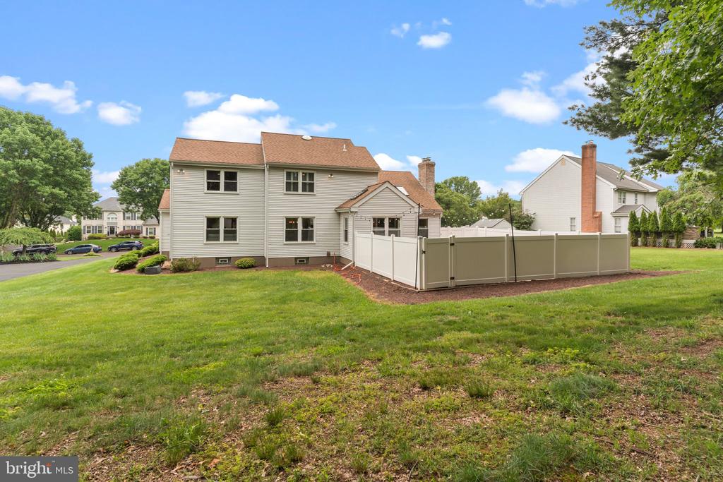 44 W Windrose Dr