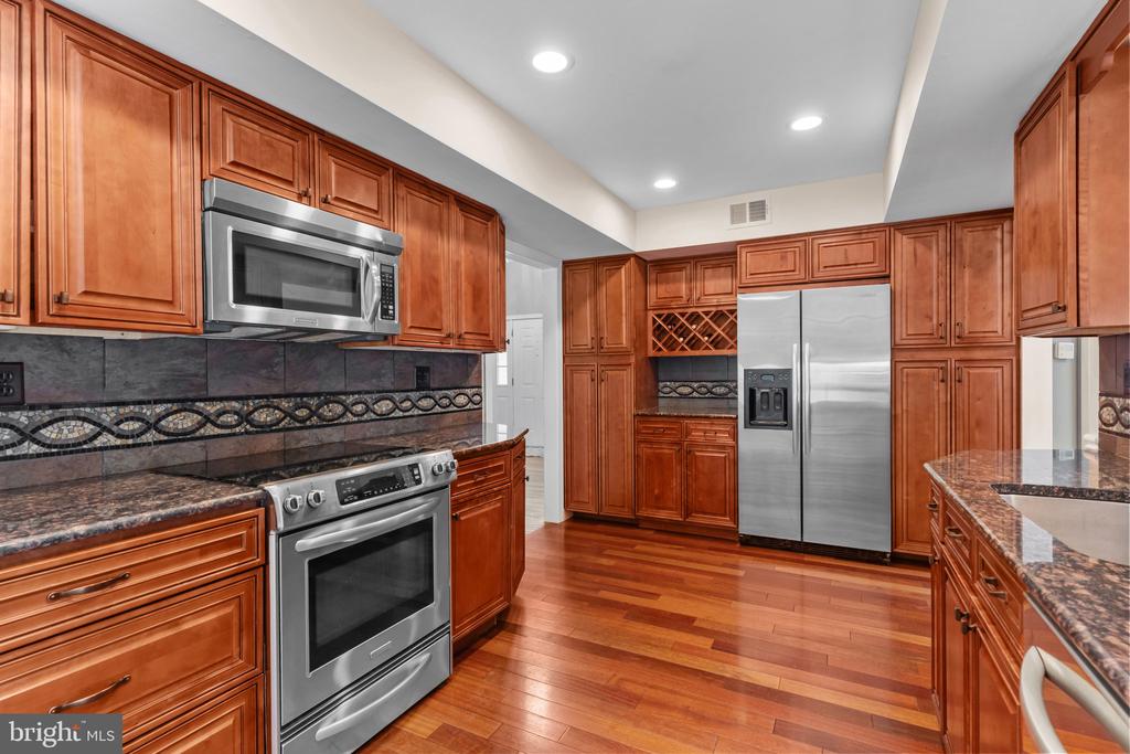 44 W Windrose Dr