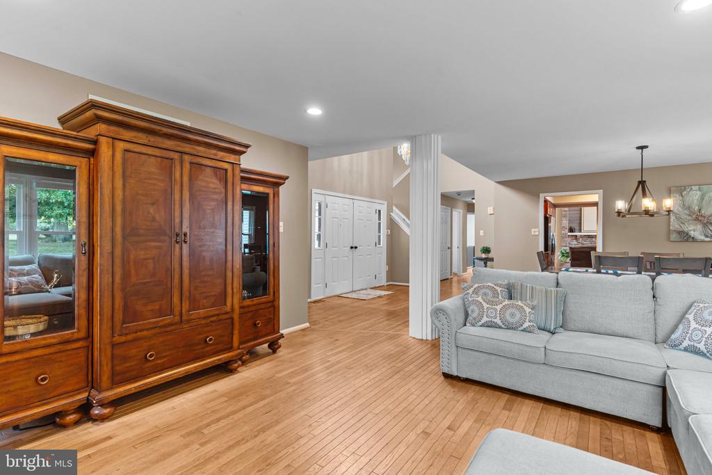 44 W Windrose Dr