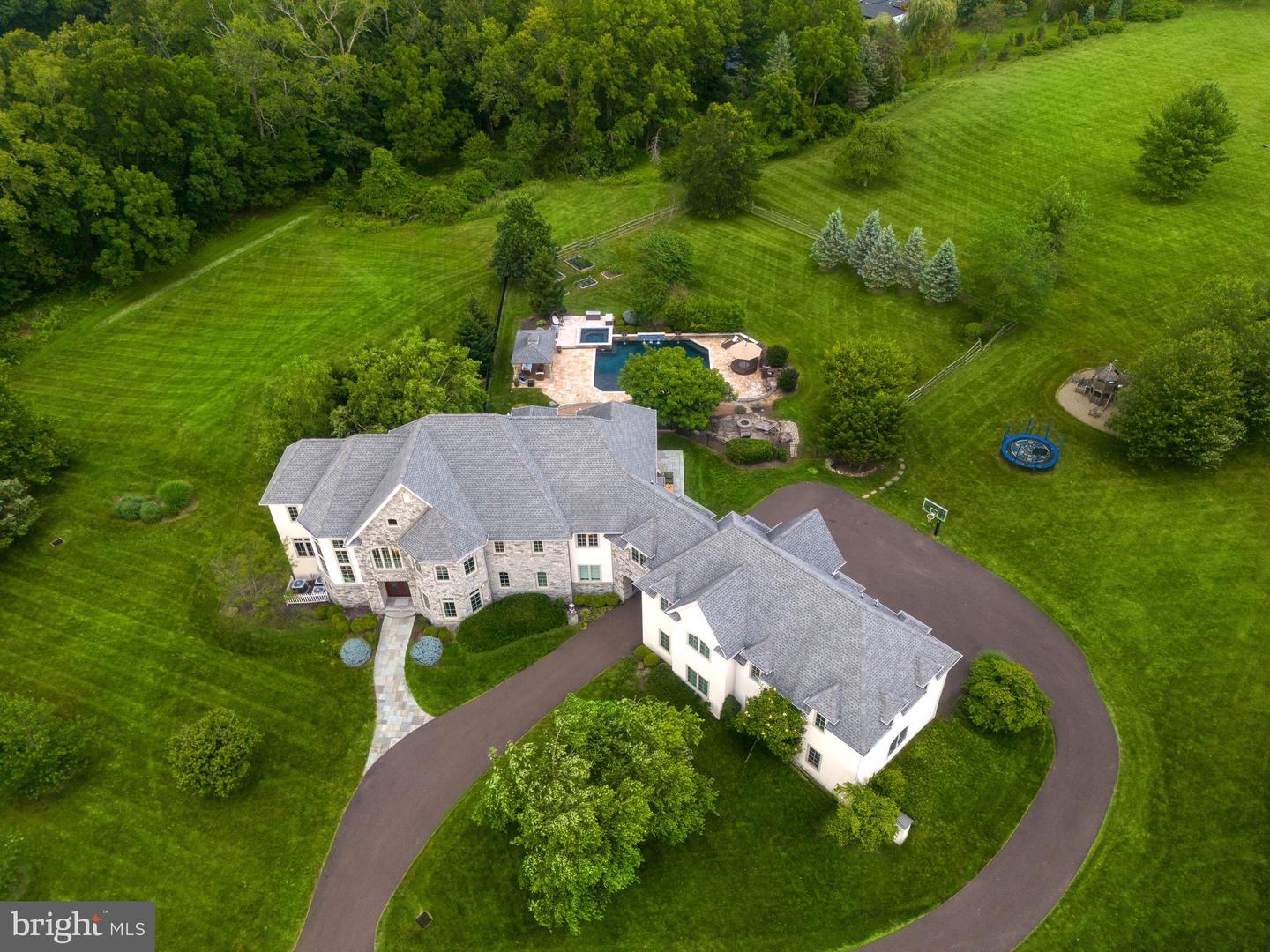 3 Stonebridge Crossing Rd