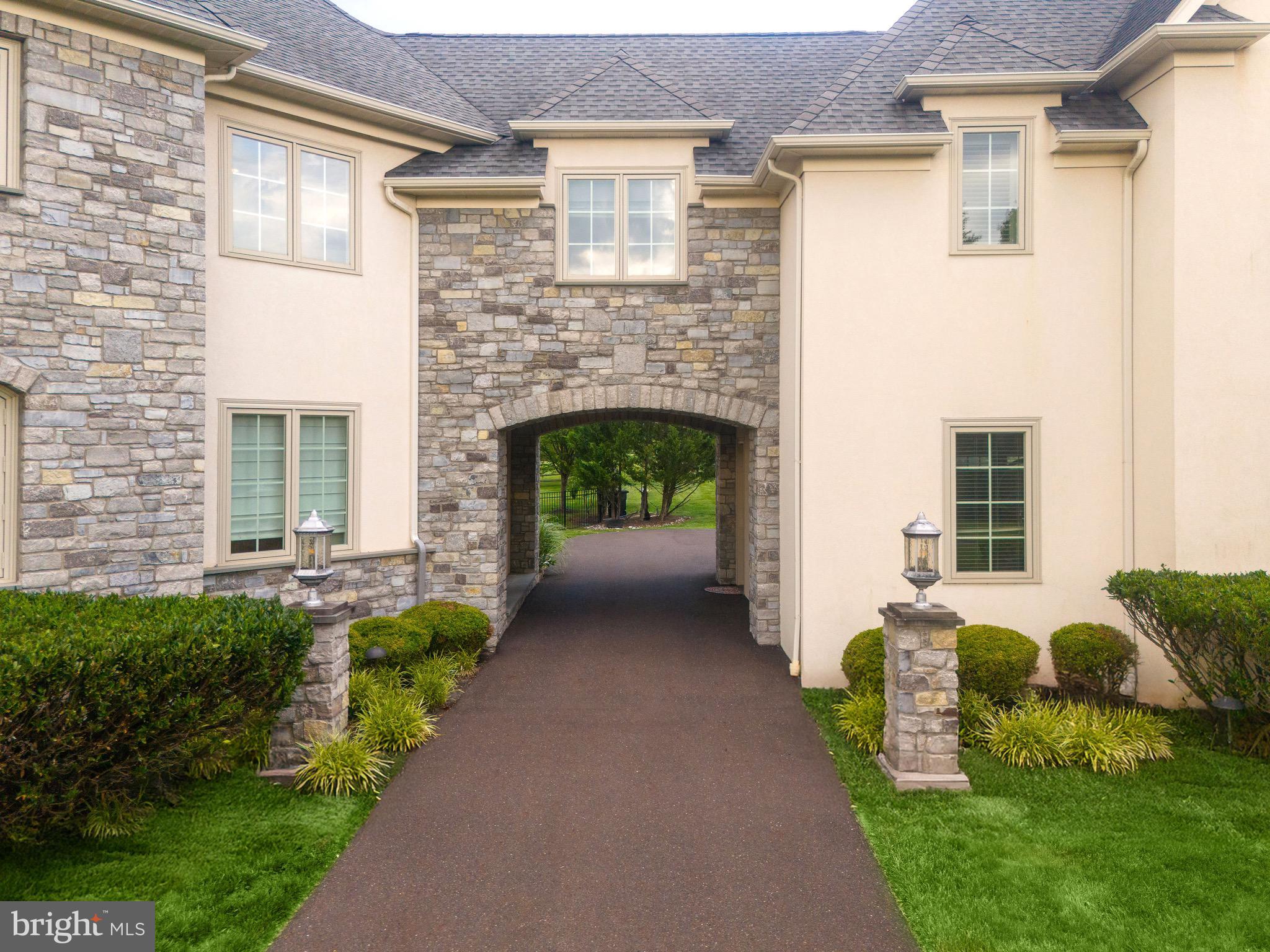3 Stonebridge Crossing Rd
