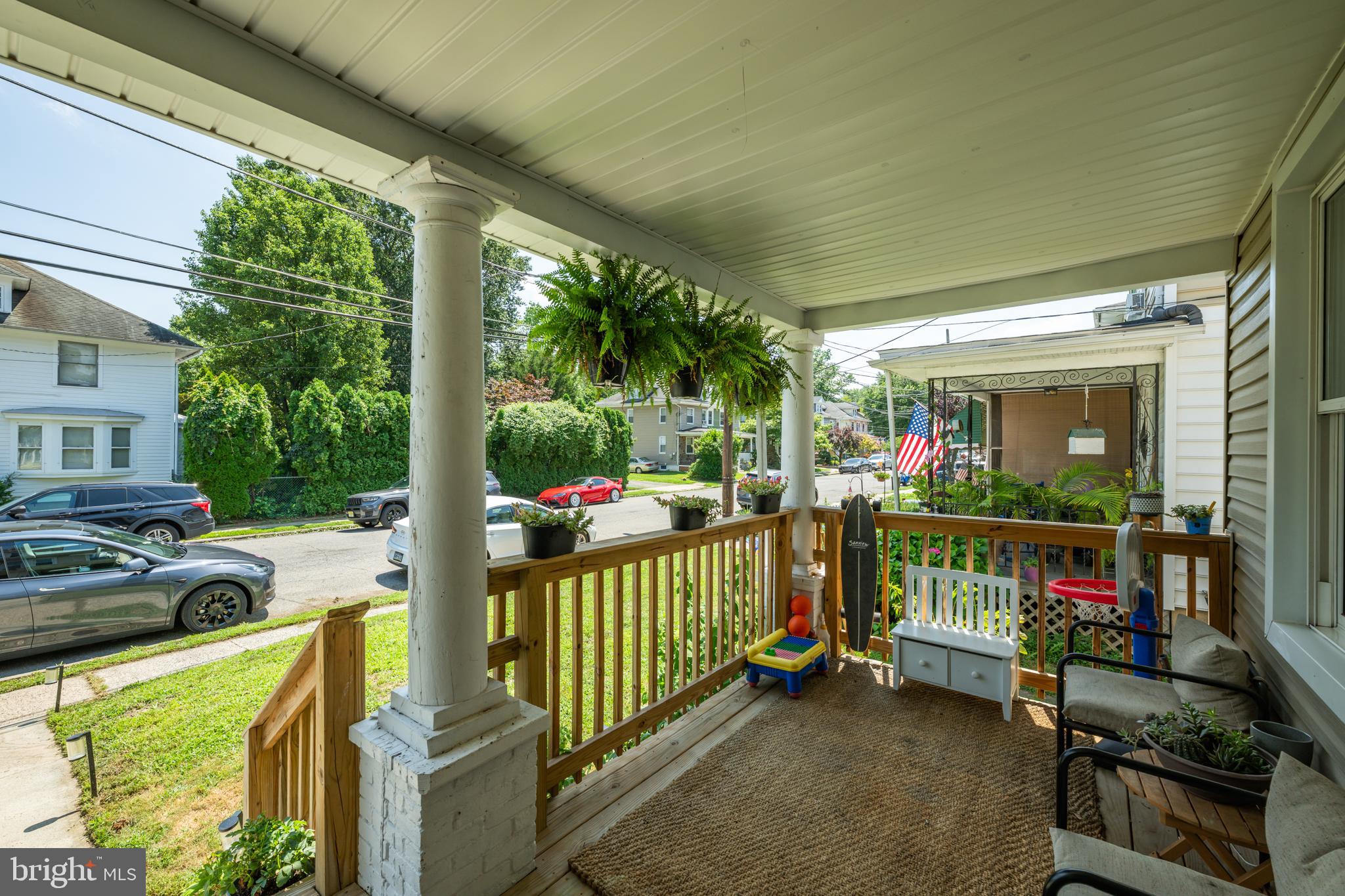48 E HENDRICKSON AVENUE