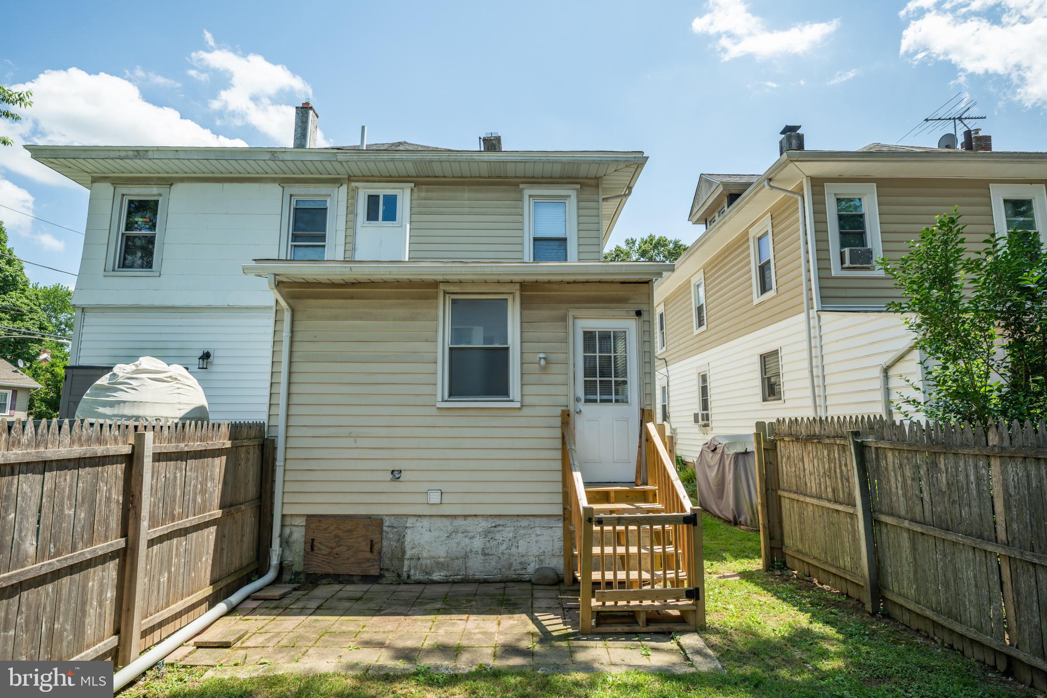 48 E HENDRICKSON AVENUE