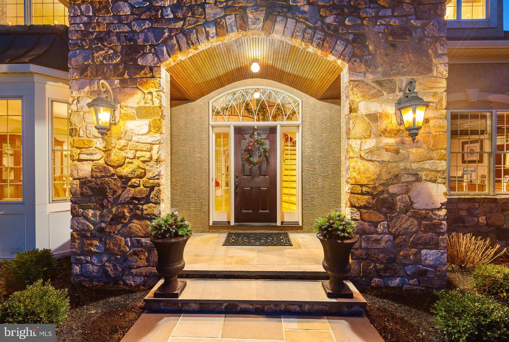 5829 RIDGEVIEW DRIVE