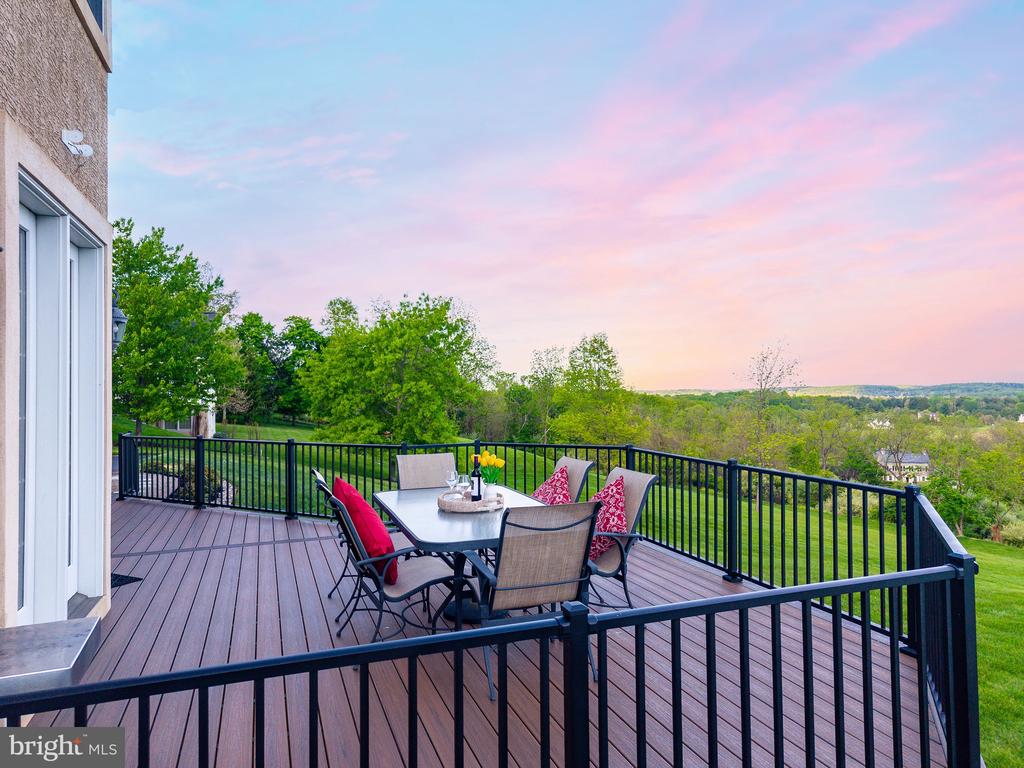 5829 RIDGEVIEW DRIVE