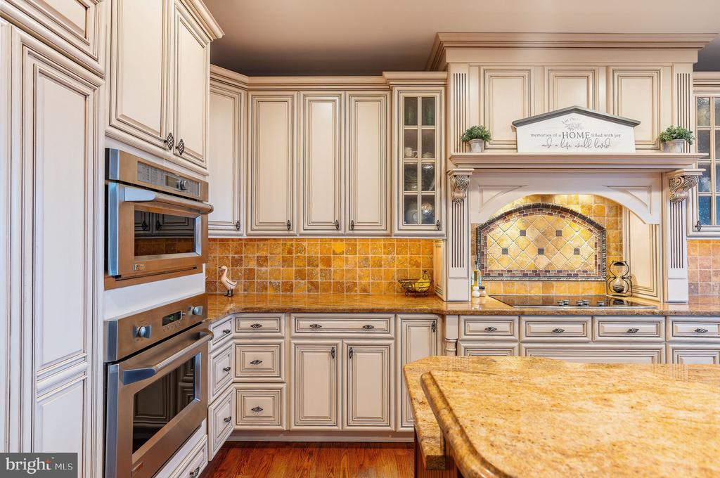 5829 RIDGEVIEW DRIVE