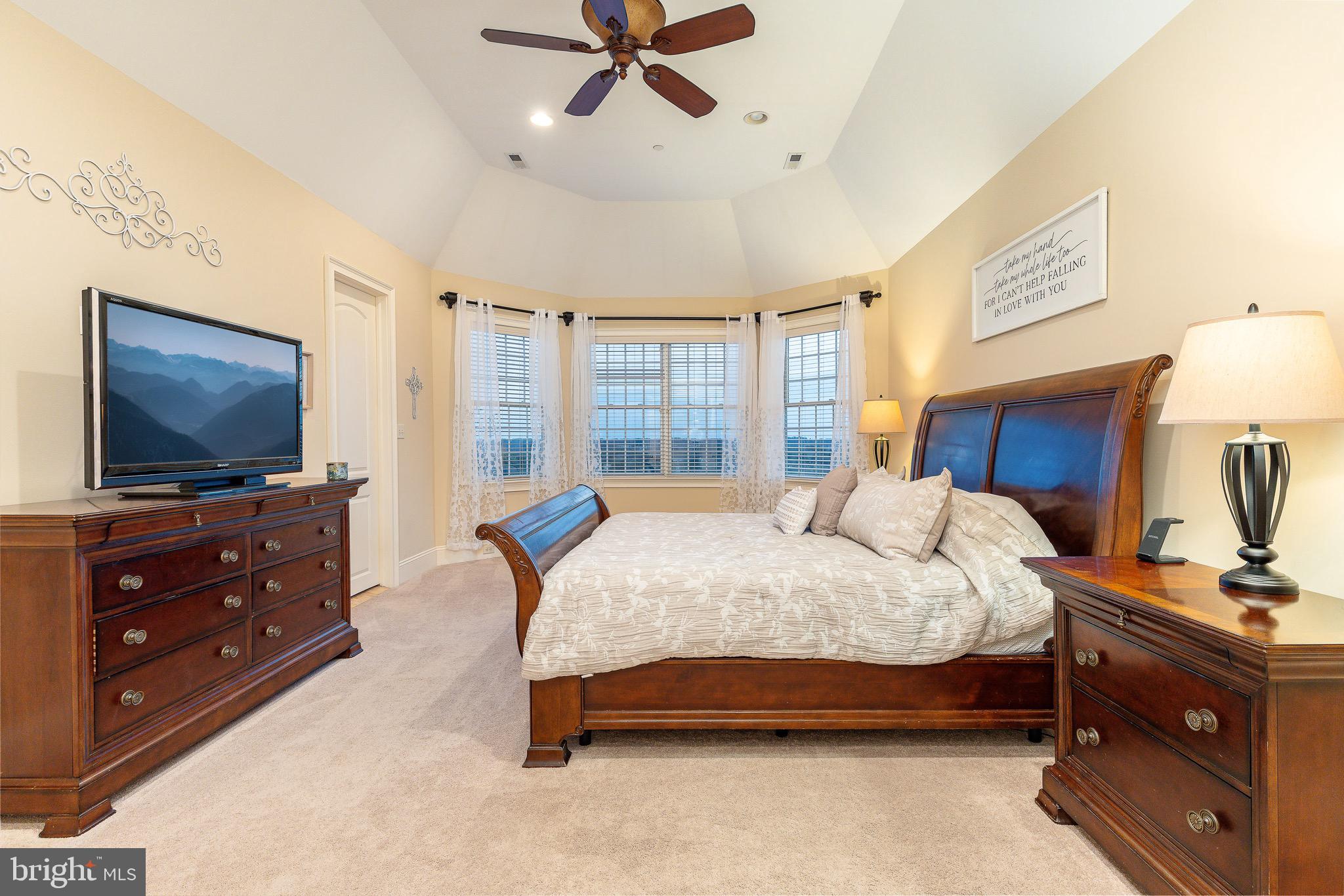 5829 RIDGEVIEW DRIVE