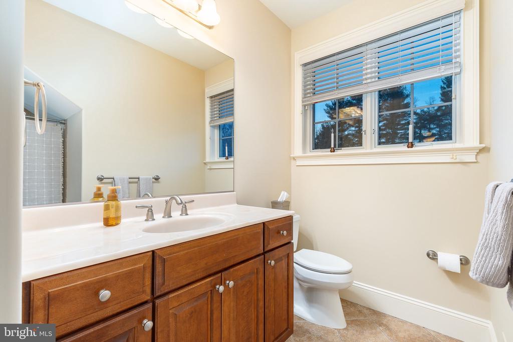5829 RIDGEVIEW DRIVE