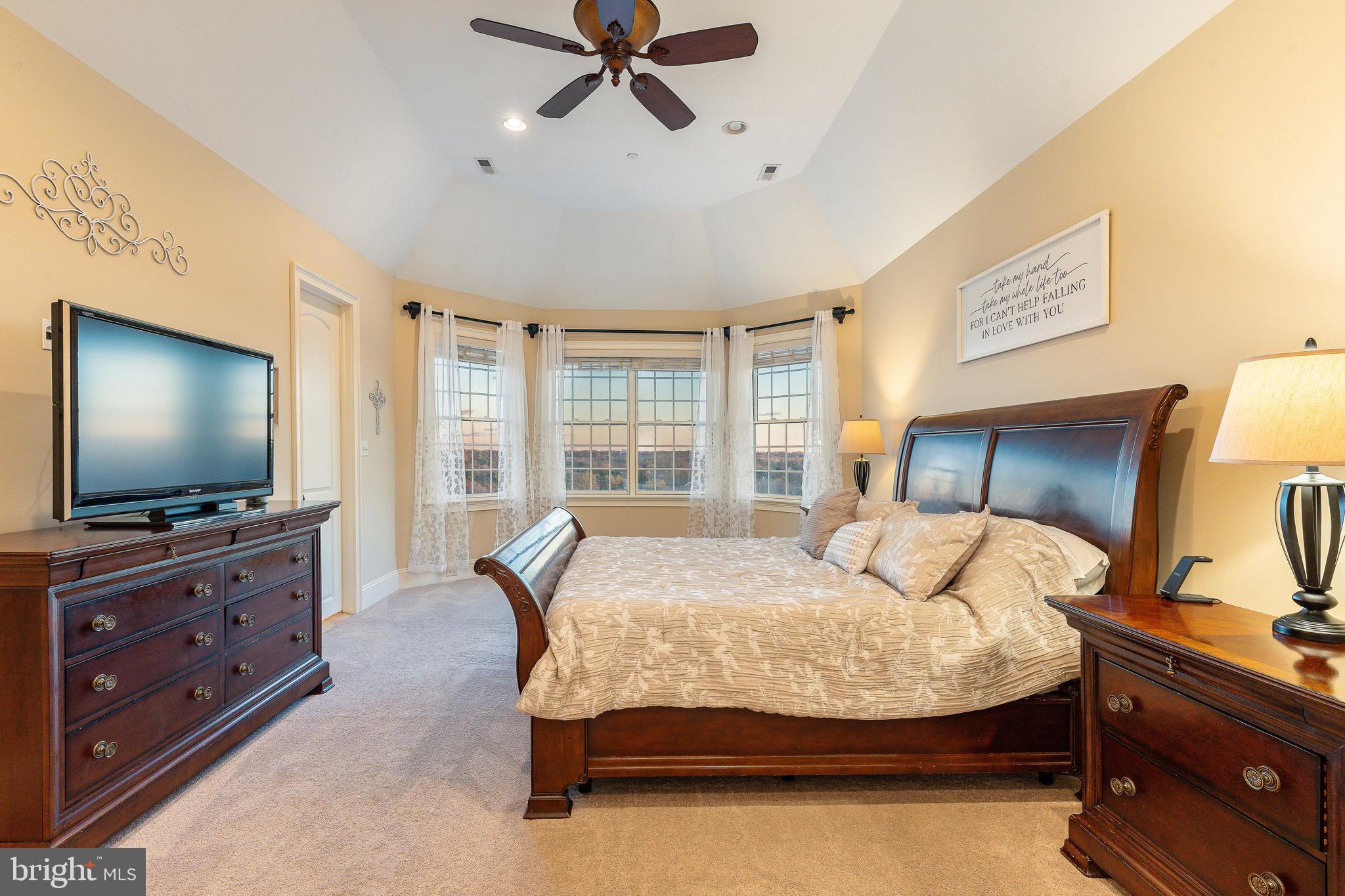 5829 RIDGEVIEW DRIVE