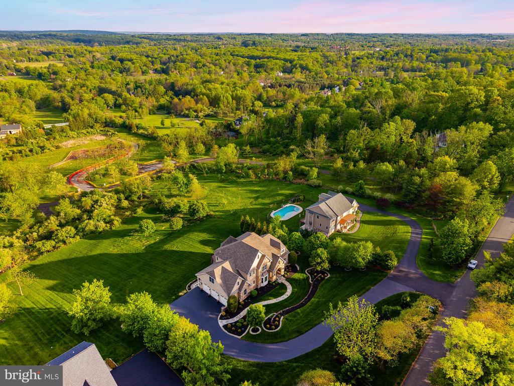 5829 RIDGEVIEW DRIVE