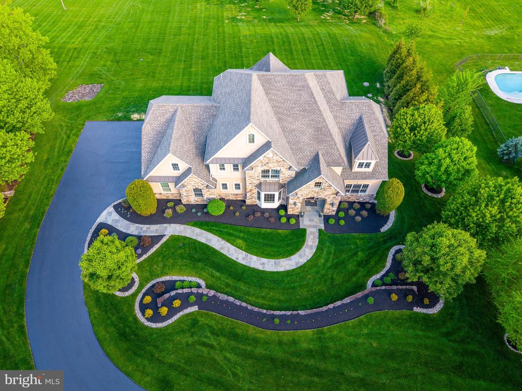 5829 RIDGEVIEW DRIVE