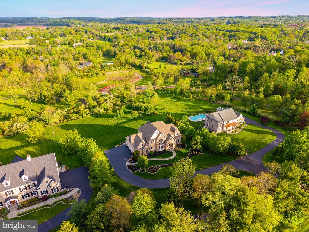 5829 RIDGEVIEW DRIVE