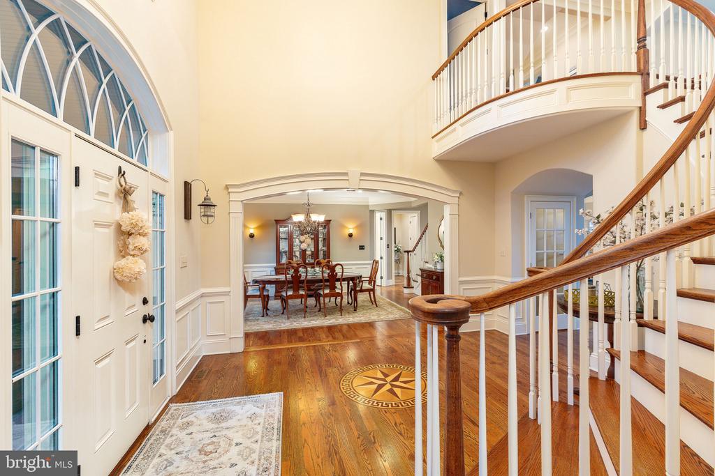 5829 RIDGEVIEW DRIVE