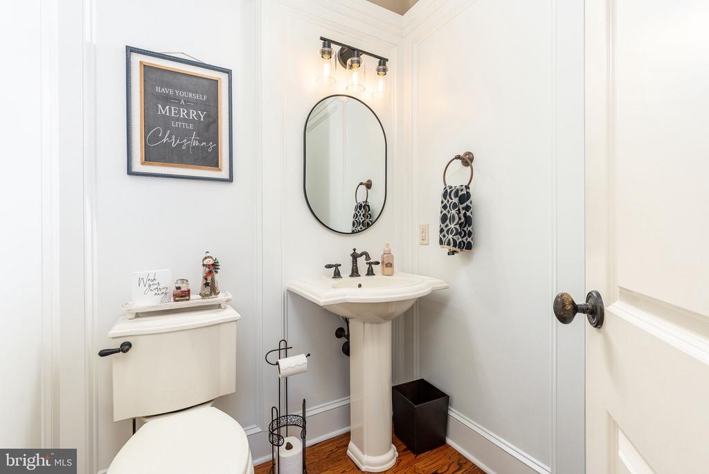 5829 RIDGEVIEW DRIVE