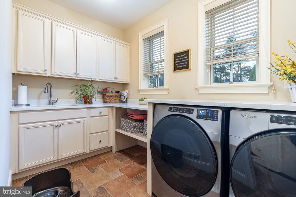 5829 RIDGEVIEW DRIVE
