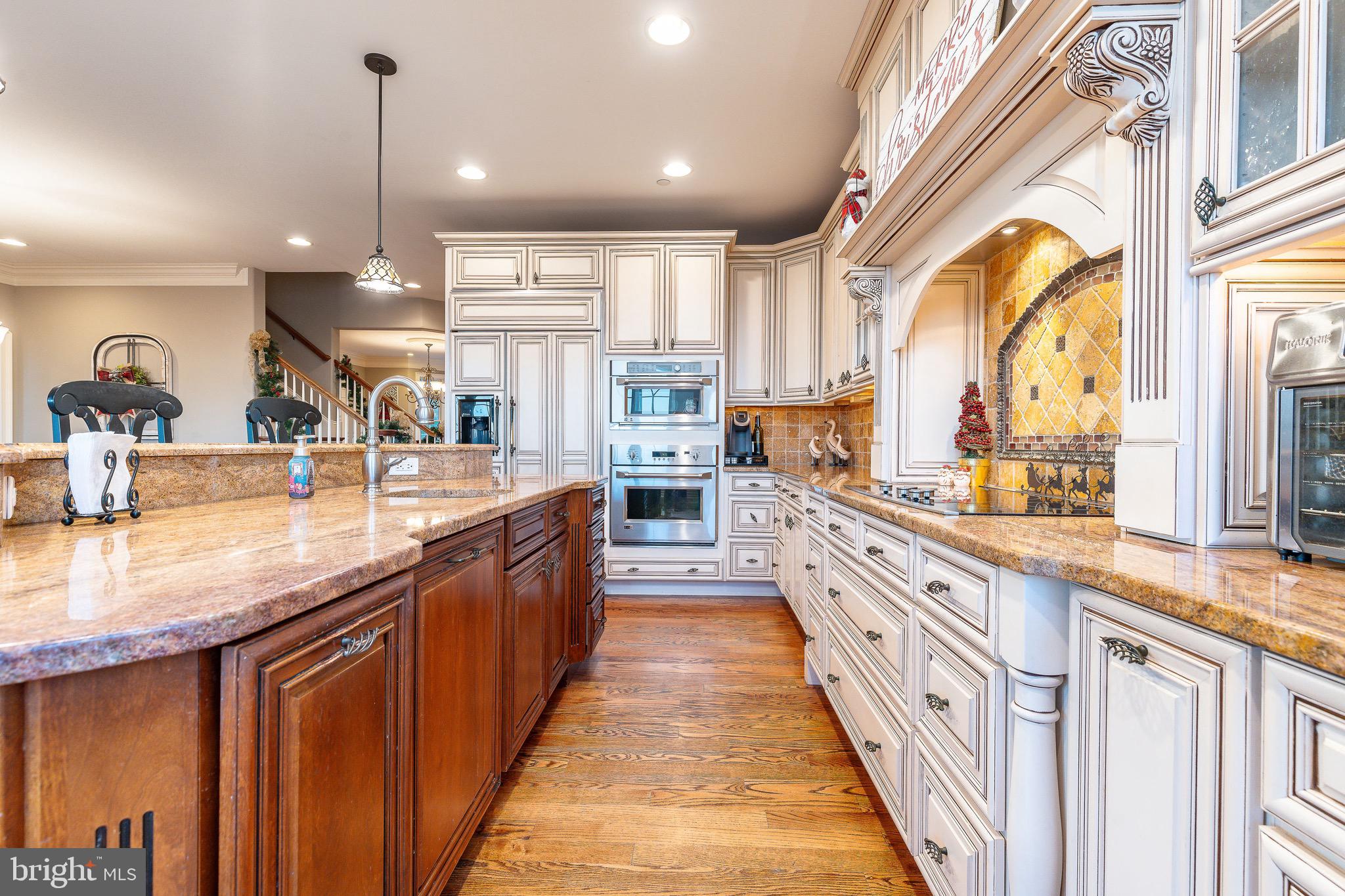 5829 RIDGEVIEW DRIVE