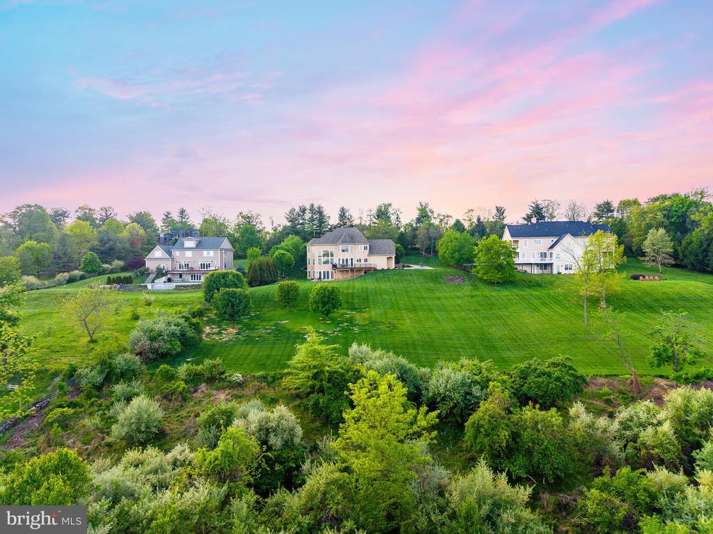 5829 RIDGEVIEW DRIVE
