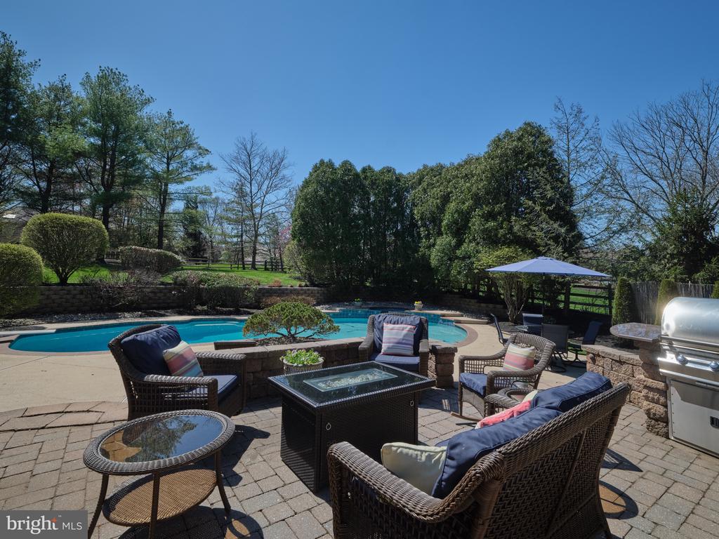 37 ALEXANDERS COURT