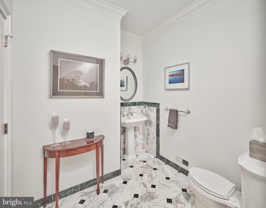 37 ALEXANDERS COURT