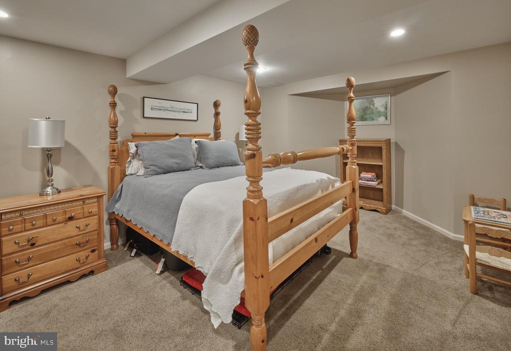 37 ALEXANDERS COURT